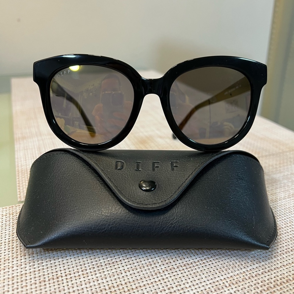 🖤💛DIFF Eyewear Women’s April Black & Gold Mirror Lens Cat Eye Sunglasses - Picture 3 of 12